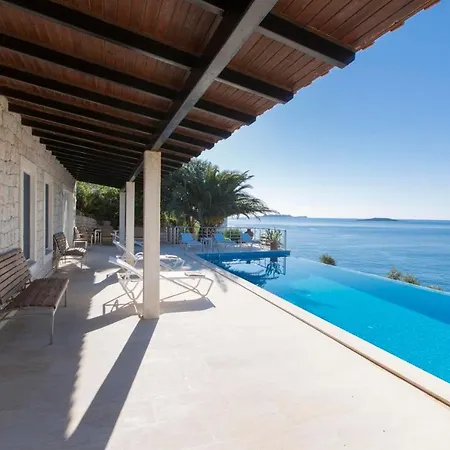 Yenikoy Sleeps 10 Pool Air Con Wifi Villa *