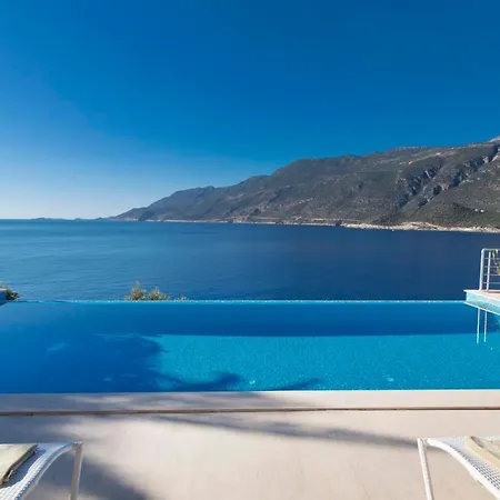 Yenikoy Sleeps 10 Pool Air Con Wifi *
