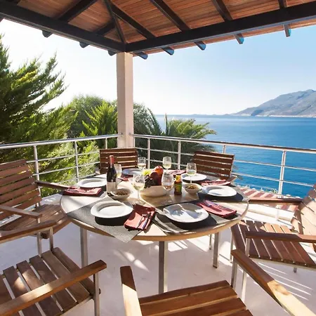 Yenikoy Sleeps 10 Pool Air Con Wifi Villa