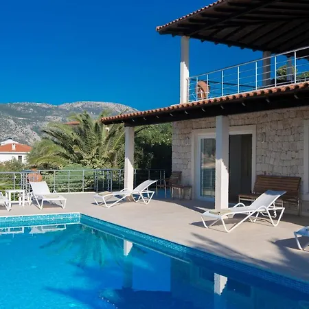 Yenikoy Sleeps 10 Pool Air Con Wifi